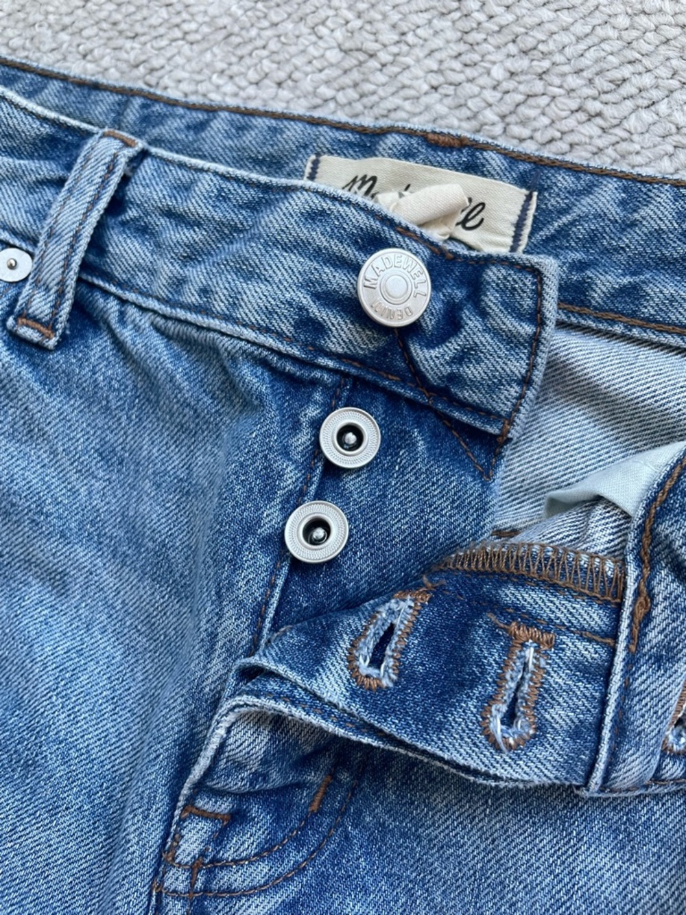 Madewell The Petite Darted Barrel-Leg Jeans, Dobbins Wash, Size 26P - Picture 6 of 12